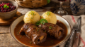 Herzhafte Rinderrouladen mit Knödeln